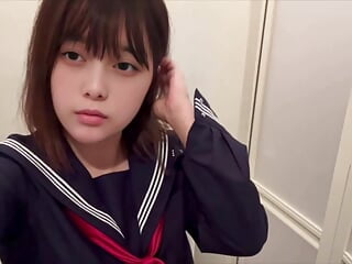 Cute girl who loves to masturbate to selfies.