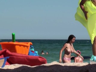 Busty candid babe caught topless on the beach