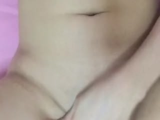 Thai gf cums with fingers