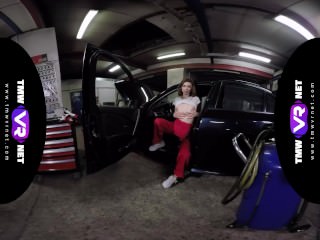 TmwVRnet – Tera Link – Cute Female Mechanic Plays Solo in the Car Service