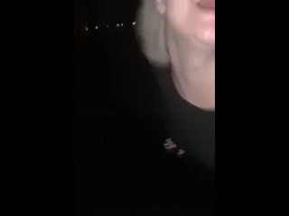 Meisje geneukt op parkeerplaats