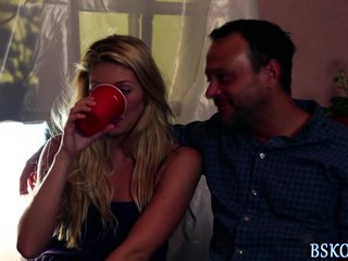 Teen pornstar sucks dicks