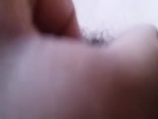Chilena meriendose los dedos