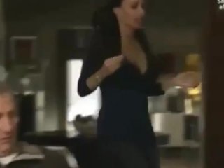 Ariel Winter vs Sophia Vergara Bouncing Boobs