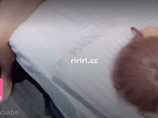 SWAG【R站同步更新】chinhbaby 粉丝好爽插三鮑，黑丝制服OL主播淫亂趴！