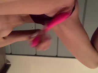 Teen Girl Has Uncontrollable Squirt!!