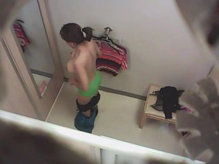 Spying many amatuer cuties in fitting room