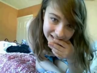 Deliciosa Adolescente se desnuda frente a su WebCam
