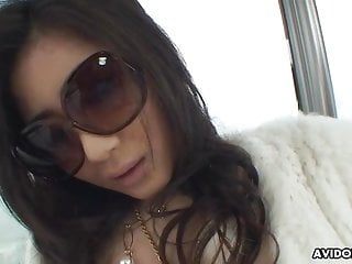 Japanese model, Akari Yukino is masturbating before the catw