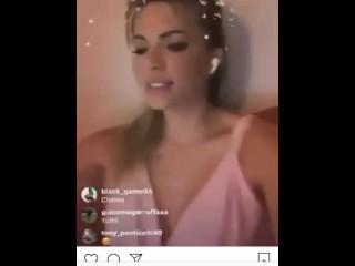 Ludovica Pagani le esce in live su instagram