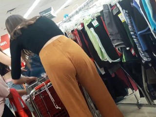 Fat ass petite NO UNDERWEAR in public
