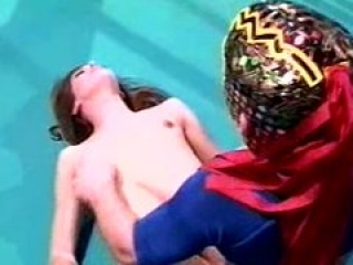 Gwen Summers vs Midget
