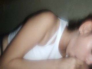 18 TEEN AMATEUR GIVES SECOND BLOWJOB