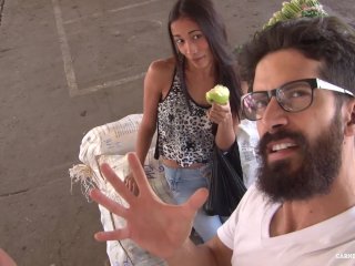 CARNE DEL MERCADO – La morena latina Juanita Gomez reventada por Pedro Nel