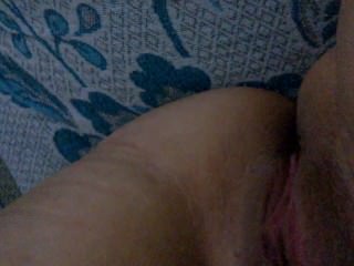 Nina (minha cunhada) massageando a boceta