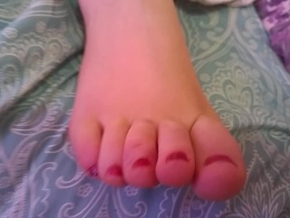 sexy feet and rubbing pussy