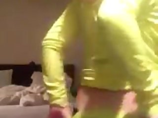 Nerd tetona mostrando su cuerpazo desnudo