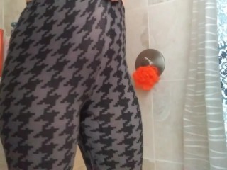Peeing all over my leggings