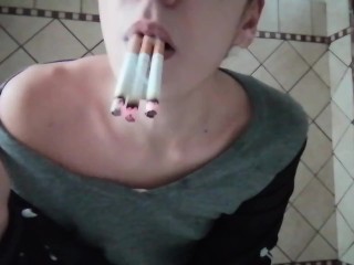 SMOKING 3 CIGS