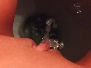 MY PUBLIC TOILET PISSING / YOUNG TEEN PUSSY PISS / GIRLS CLOSEUP PUBLIC PEE