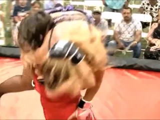 LINGERIE FIGHTERS LIFT THEIR OPPONENTS