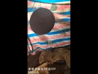 逍遥龙哥团队驱车回老家吃喜酒路上兵哥和另外一个哥到山上窝棚3P16岁学生嫩妹（1）
